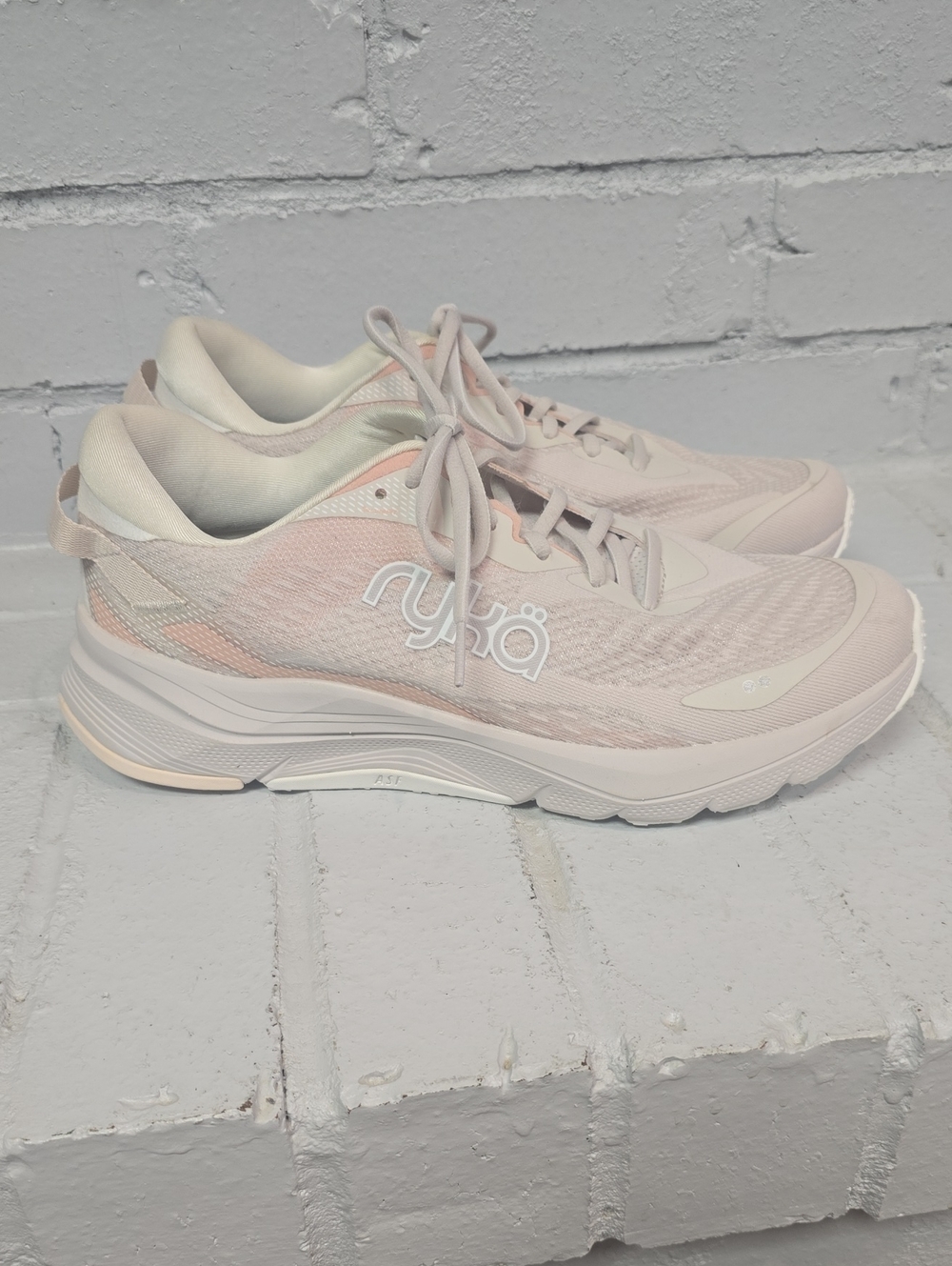 Ryka Women's Athletic Running Shoes.  New. Size 10